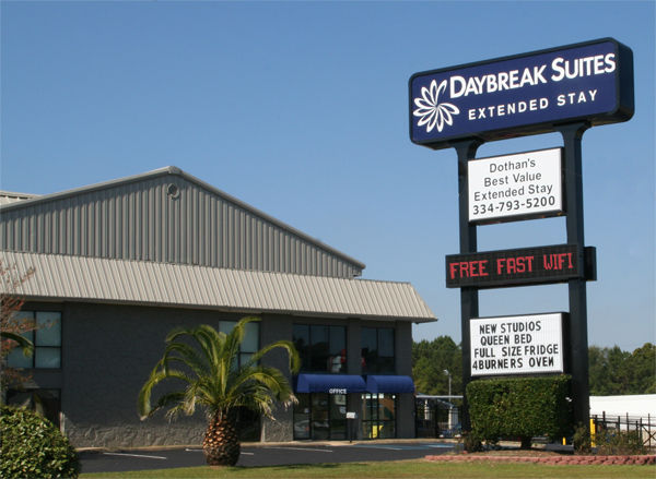 Daybreak Suites Extended Stay דותן מראה חיצוני תמונה
